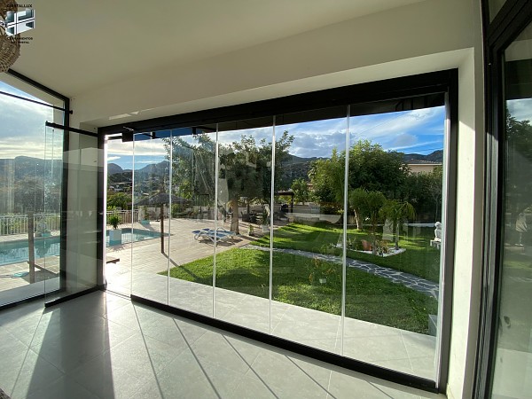 CERRAMIENTO DE CRISTAL MODELO CL - 25 ABATIBLE PARA TERRAZA 