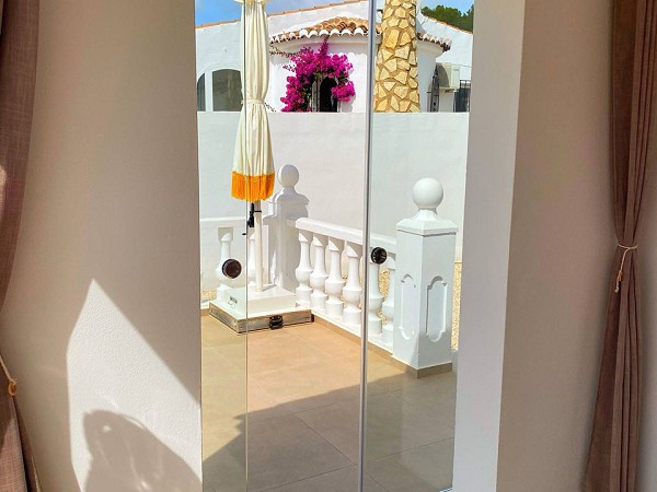 Cerramiento corredero en Moraira