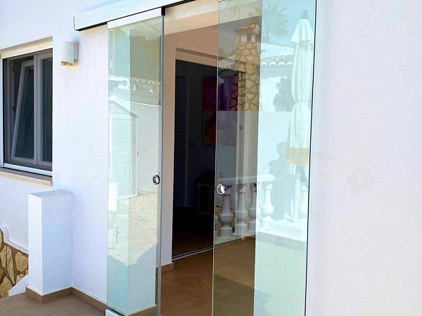 Cerramiento corredero en Moraira